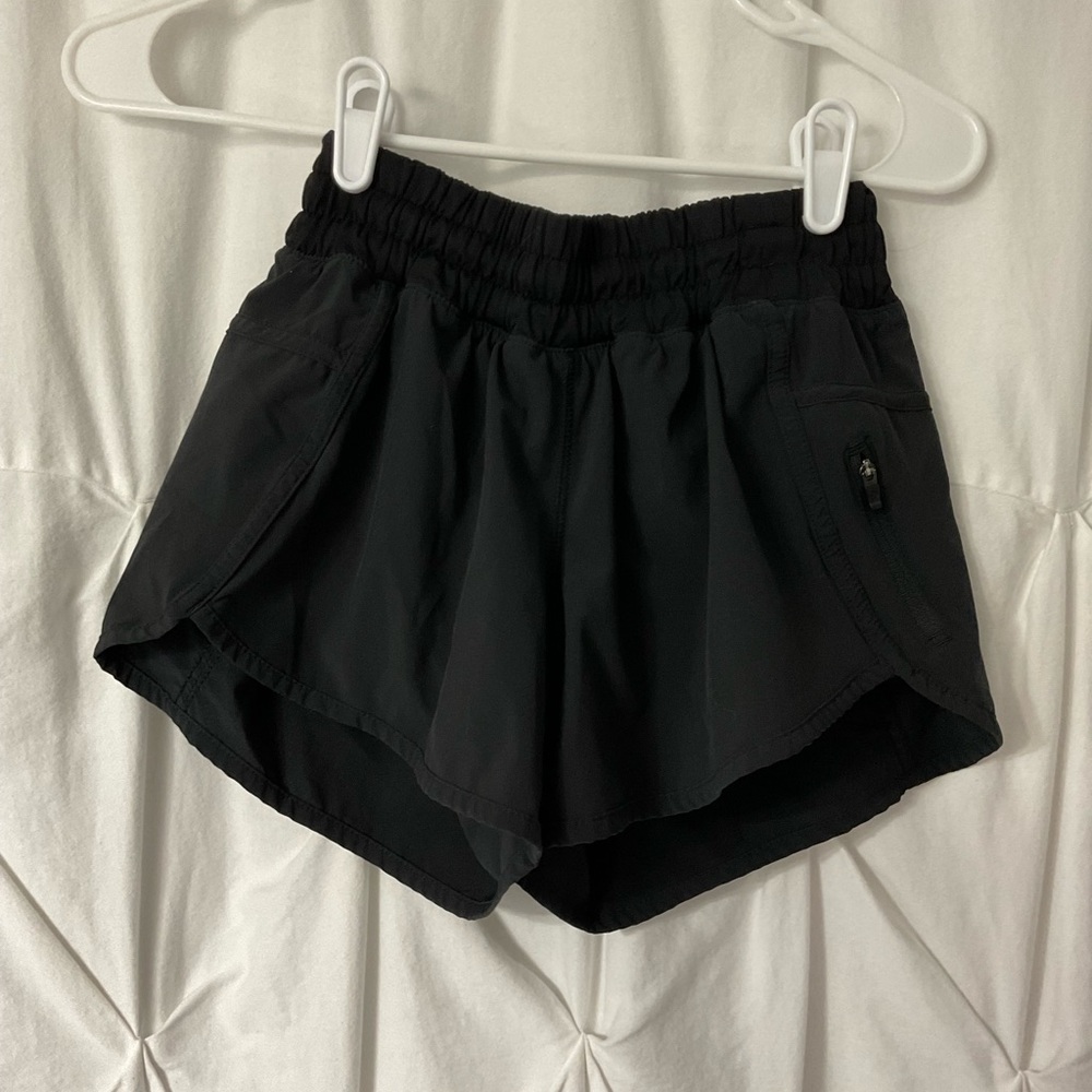 Lulu lemon track that short, size 4